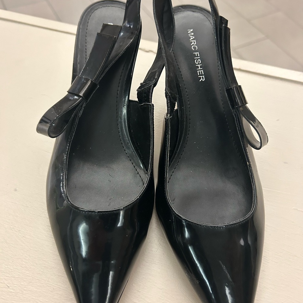 Marc Fisher Black Patent Slingback Pumps with Bow Accent 8M